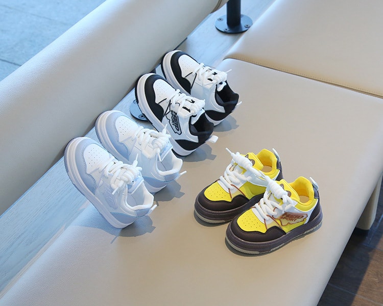 【7日内出荷】子供 スニーカー 14cm シューズ 子ども 秋 きれいめ 運動靴 歩きやすい 黄 青 黒 キッズ スニーカー 幼児 スポーツシューズ 子供 キッズ シューズ 女の子 男の子 小学生 外出 滑り止め 屈曲性 柔らかい 疲れない アウトドア 滑りにくい 子供靴 15 16 17 18 19cm