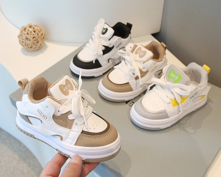 【7日内出荷】子供靴 キッズ スニーカー 幼児 シューズ 子ども 秋 きれいめ 運動靴 歩きやすい スポーツシューズ 子供 グレー カーキ 黒 キッズ シューズ 女の子 男の子 小学生 外出 滑り止め 屈曲性 柔らかい 疲れない アウトドア 滑りにくい 子供 スニーカー 14 15 16 17 18 19cm