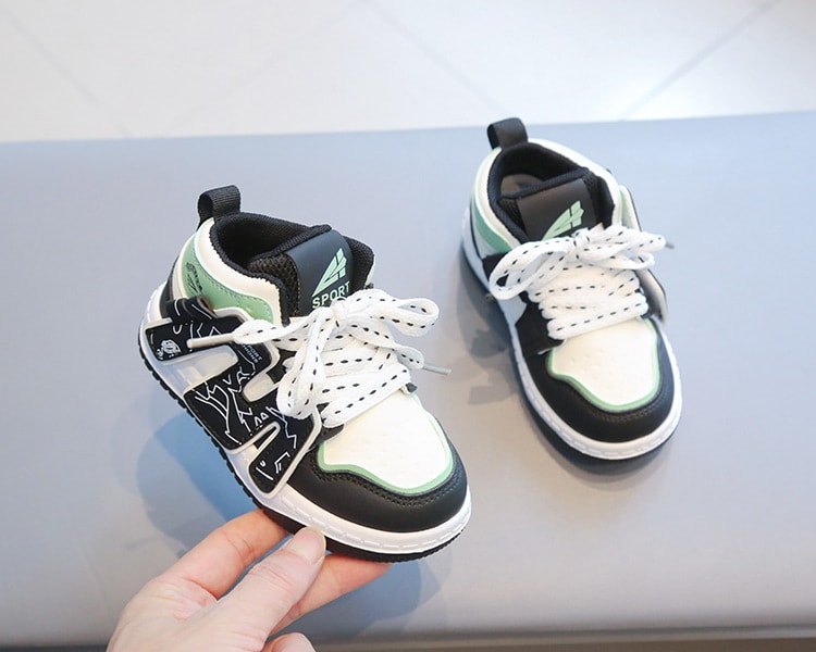 【7日内出荷】子ども 歩きやすい 子供靴 キッズ スニーカー 幼児 シューズ スポーツシューズ 子供 黒 ブラウン ピンク きれいめ 運動靴 キッズ シューズ 女の子 男の子 小学生 外出 滑り止め 屈曲性 柔らかい 疲れない アウトドア 滑りにくい 14-19.5cm