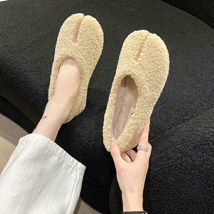 【7日内出荷】足袋シューズ ボアサンダル レディース スリッポン ボア フラットシューズ ぺたんこ タビシューズ バレエシューズ 暖かい 軽量 歩きやすい 痛くない 疲れない もこもこ キレイメ カジュアル ルームジューズ 室内 秋冬 小さいサイズ 黒 ベージュ ホワイト