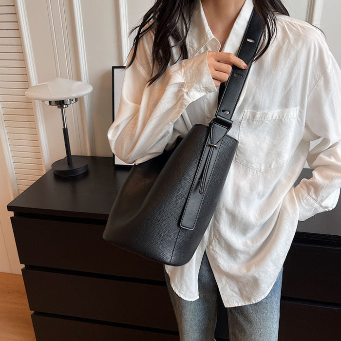 【7日内出荷】【2WAY】ショルダーバッグ レディース バケツ型  内袋 巾着インナーバッグ付き 大容量 斜めがけ 肩掛け 大きめ  PUレザー ママバッグ ワンショルダー 高見え お出かけ デート かわいい 通勤 通学 母の日 クリスマス プレゼント ギフト