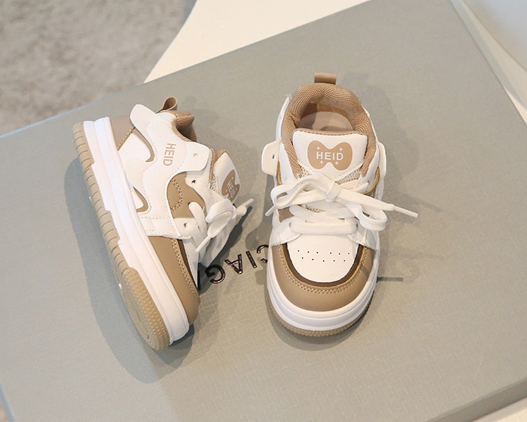 【7日内出荷】子供靴 キッズ スニーカー 幼児 シューズ 子ども 秋 きれいめ 運動靴 歩きやすい スポーツシューズ 子供 グレー カーキ 黒 キッズ シューズ 女の子 男の子 小学生 外出 滑り止め 屈曲性 柔らかい 疲れない アウトドア 滑りにくい 子供 スニーカー 14 15 16 17 18 19cm