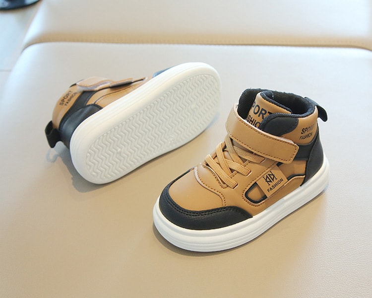 【7日内出荷】キッズ スニーカー シューズ 幼児 小学生 スポーツシューズ 子供 黒 ブラウン カーキグリーン きれいめ 運動靴 マジックテープ キッズ シューズ 女の子 男の子 外出 子ども 歩きやすい 子供靴 滑り止め 屈曲性 柔らかい 疲れない アウトドア 滑りにくい 14-19.5cm