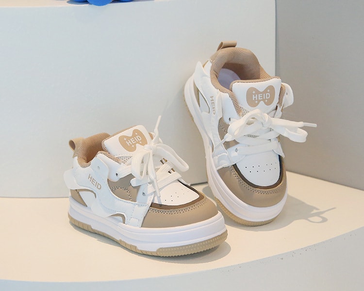 【7日内出荷】子供靴 キッズ スニーカー 幼児 シューズ 子ども 秋 きれいめ 運動靴 歩きやすい スポーツシューズ 子供 グレー カーキ 黒 キッズ シューズ 女の子 男の子 小学生 外出 滑り止め 屈曲性 柔らかい 疲れない アウトドア 滑りにくい 子供 スニーカー 14 15 16 17 18 19cm