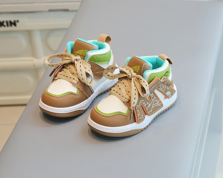 【7日内出荷】子ども 歩きやすい 子供靴 キッズ スニーカー 幼児 シューズ スポーツシューズ 子供 黒 ブラウン ピンク きれいめ 運動靴 キッズ シューズ 女の子 男の子 小学生 外出 滑り止め 屈曲性 柔らかい 疲れない アウトドア 滑りにくい 14-19.5cm