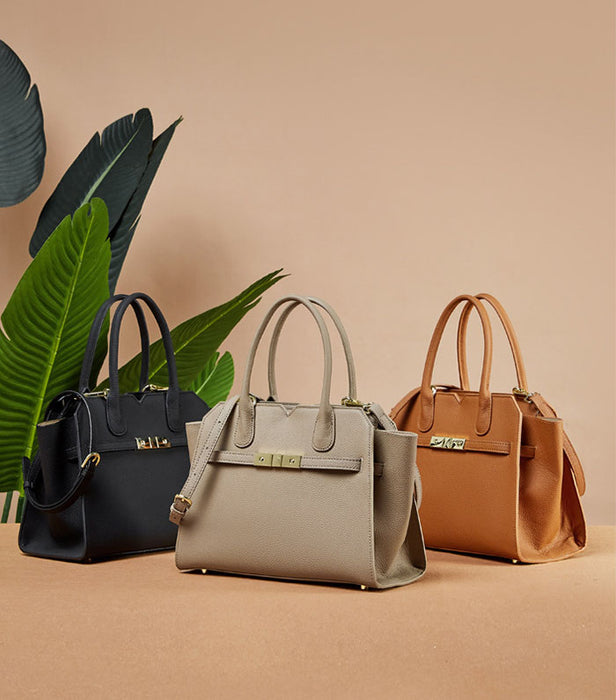 【7日内出荷】【2WAY】本革バッグ トートバッグ ショルダーバッグ レディース 大容量 肩掛け 斜め掛け 手提げ レザー 大きめ 通勤 仕事バッグ 鞄 牛革 柔らか 大人 ビジネス オフィス 上品  鋲付き 高見え 高級感 お出かけ デート かわいい 母の日 プレゼント