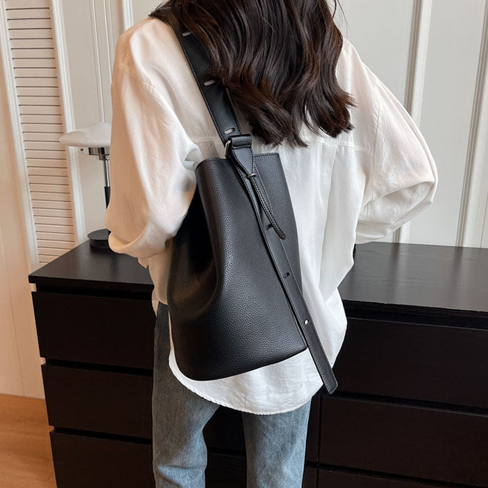 【7日内出荷】【2WAY】ショルダーバッグ レディース バケツ型  内袋 巾着インナーバッグ付き 大容量 斜めがけ 肩掛け 大きめ  PUレザー ママバッグ ワンショルダー 高見え お出かけ デート かわいい 通勤 通学 母の日 クリスマス プレゼント ギフト