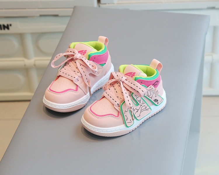 【7日内出荷】子ども 歩きやすい 子供靴 キッズ スニーカー 幼児 シューズ スポーツシューズ 子供 黒 ブラウン ピンク きれいめ 運動靴 キッズ シューズ 女の子 男の子 小学生 外出 滑り止め 屈曲性 柔らかい 疲れない アウトドア 滑りにくい 14-19.5cm