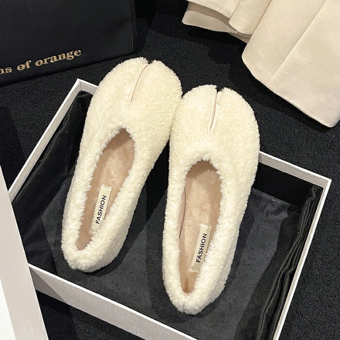 【7日内出荷】足袋シューズ ボアサンダル レディース スリッポン ボア フラットシューズ ぺたんこ タビシューズ バレエシューズ 暖かい 軽量 歩きやすい 痛くない 疲れない もこもこ キレイメ カジュアル ルームジューズ 室内 秋冬 小さいサイズ 黒 ベージュ ホワイト