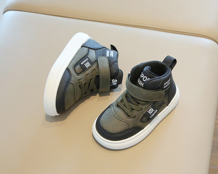 【7日内出荷】キッズ スニーカー シューズ 幼児 小学生 スポーツシューズ 子供 黒 ブラウン カーキグリーン きれいめ 運動靴 マジックテープ キッズ シューズ 女の子 男の子 外出 子ども 歩きやすい 子供靴 滑り止め 屈曲性 柔らかい 疲れない アウトドア 滑りにくい 14-19.5cm