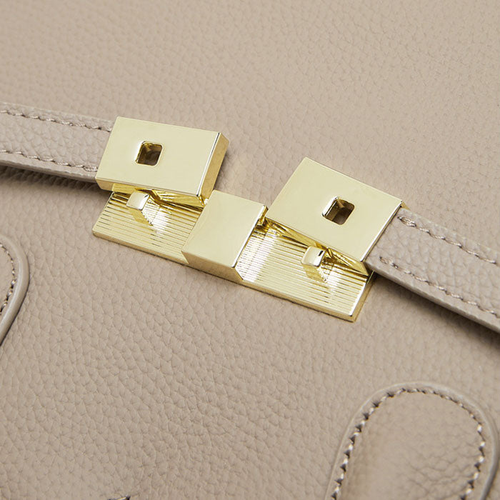 【7日内出荷】【2WAY】本革バッグ トートバッグ ショルダーバッグ レディース 大容量 肩掛け 斜め掛け 手提げ レザー 大きめ 通勤 仕事バッグ 鞄 牛革 柔らか 大人 ビジネス オフィス 上品  鋲付き 高見え 高級感 お出かけ デート かわいい 母の日 プレゼント