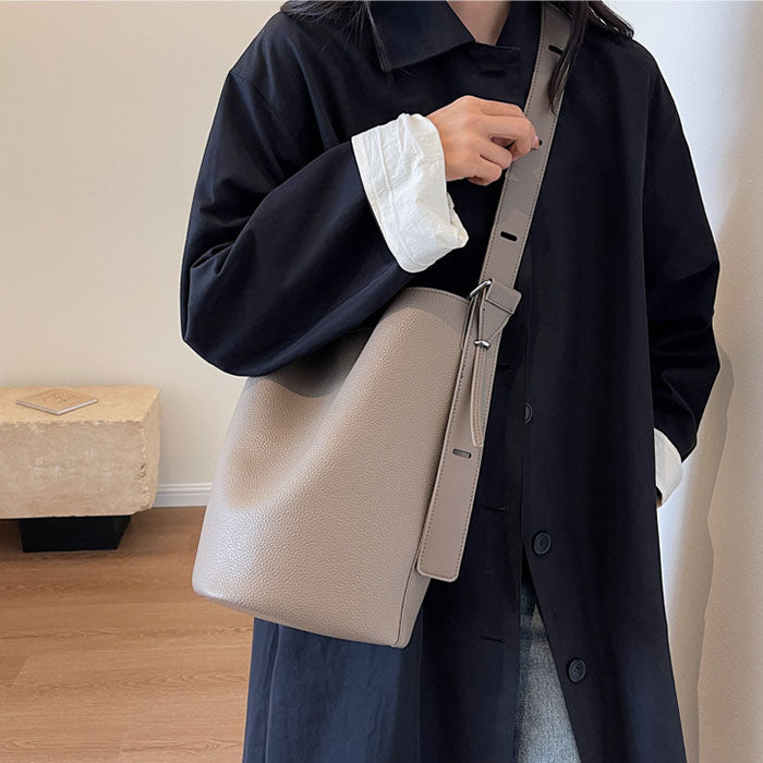 【7日内出荷】【2WAY】ショルダーバッグ レディース バケツ型  内袋 巾着インナーバッグ付き 大容量 斜めがけ 肩掛け 大きめ  PUレザー ママバッグ ワンショルダー 高見え お出かけ デート かわいい 通勤 通学 母の日 クリスマス プレゼント ギフト