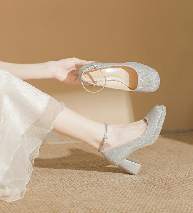 【7日内出荷】【 7cmヒール】パンプス ストラップ 7cmヒール グリッター ラメ キラキラ 厚底 スクエアトゥ 太ヒール チャンキーヒール 歩きやすい 痛くない 疲れない 美脚  結婚式 二次会 披露宴 パーティー お呼ばれ 入学式 卒業式 発表会 ドレス レディース きれいめ