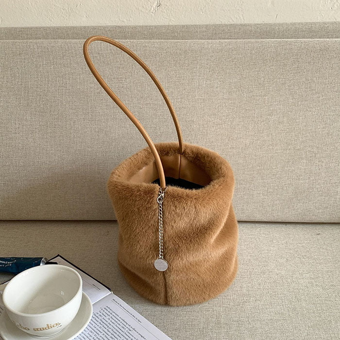 ファーバッグ トートバッグ もこもこ ふわふわ レディース バケツ型 秋冬 ミニトートバッグ 手提げ 肩掛け 通勤 お仕事バッグ 鞄 ハンドバッグ ママバッグ 柔らか 大人 高見え マグネット かわいい 母の日 チャーム付き 軽量 カジュアル