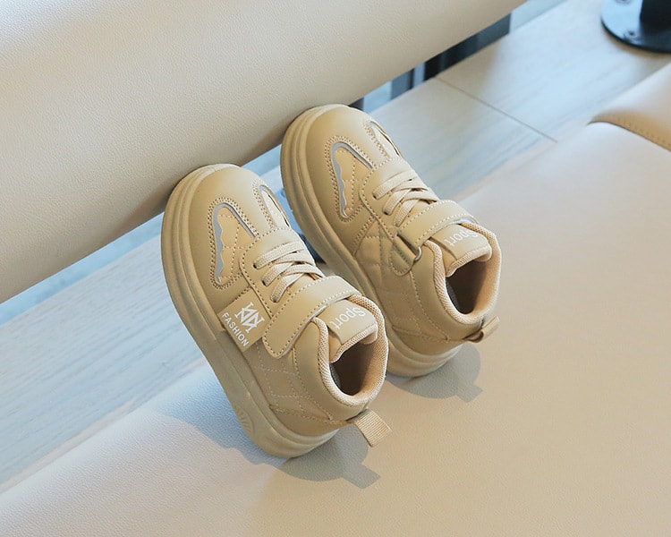 【7日内出荷】スポーツシューズ 子供 きれいめ 運動靴 カーキ 紺色 黒 子供靴 キッズ スニーカー 幼児 シューズ 子ども 歩きやすい キッズ シューズ 女の子 男の子 小学生 外出 滑り止め 屈曲性 柔らかい 疲れない アウトドア 滑りにくい 子供 スニーカー 14 15 16 17 18 19cm