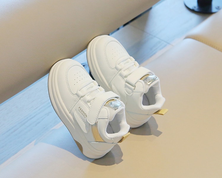 【7日内出荷】子供靴 キッズ スニーカー 幼児 シューズ キッズ シューズ 女の子 男の子 スポーツシューズ 子供 白 黒 赤 ブラウン きれいめ 運動靴 子ども 歩きやすい 小学生 外出 滑り止め 屈曲性 柔らかい 疲れない アウトドア 滑りにくい 14-19.5cm