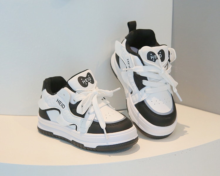 【7日内出荷】子供靴 キッズ スニーカー 幼児 シューズ 子ども 秋 きれいめ 運動靴 歩きやすい スポーツシューズ 子供 グレー カーキ 黒 キッズ シューズ 女の子 男の子 小学生 外出 滑り止め 屈曲性 柔らかい 疲れない アウトドア 滑りにくい 子供 スニーカー 14 15 16 17 18 19cm