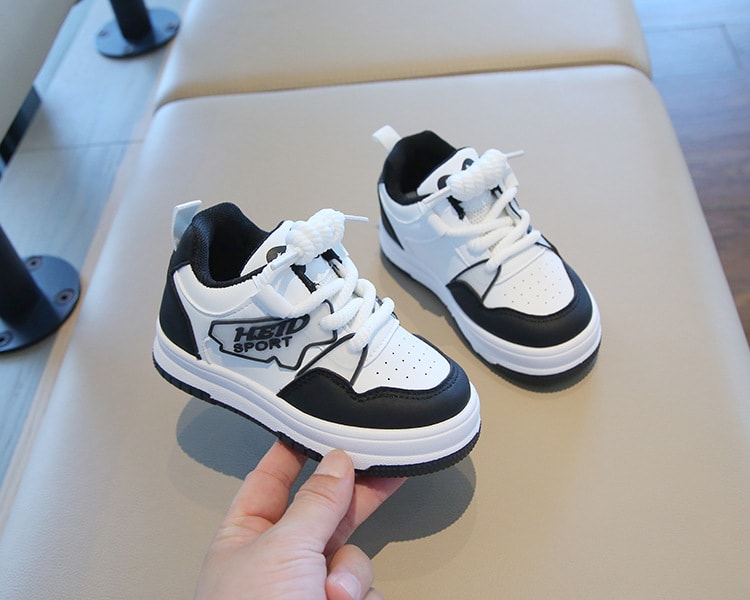 【7日内出荷】子供 スニーカー 14cm シューズ 子ども 秋 きれいめ 運動靴 歩きやすい 黄 青 黒 キッズ スニーカー 幼児 スポーツシューズ 子供 キッズ シューズ 女の子 男の子 小学生 外出 滑り止め 屈曲性 柔らかい 疲れない アウトドア 滑りにくい 子供靴 15 16 17 18 19cm