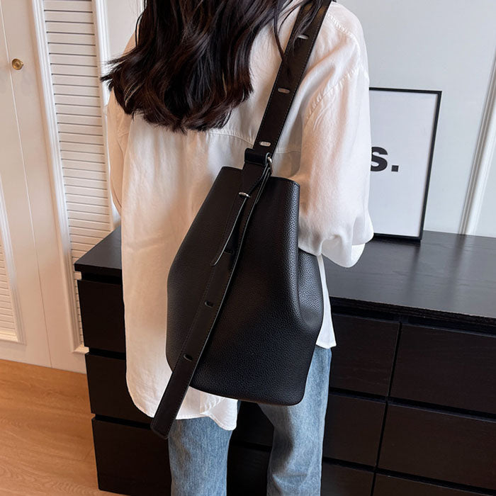 【7日内出荷】【2WAY】ショルダーバッグ レディース バケツ型  内袋 巾着インナーバッグ付き 大容量 斜めがけ 肩掛け 大きめ  PUレザー ママバッグ ワンショルダー 高見え お出かけ デート かわいい 通勤 通学 母の日 クリスマス プレゼント ギフト