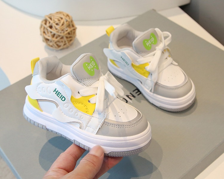 【7日内出荷】子供靴 キッズ スニーカー 幼児 シューズ 子ども 秋 きれいめ 運動靴 歩きやすい スポーツシューズ 子供 グレー カーキ 黒 キッズ シューズ 女の子 男の子 小学生 外出 滑り止め 屈曲性 柔らかい 疲れない アウトドア 滑りにくい 子供 スニーカー 14 15 16 17 18 19cm