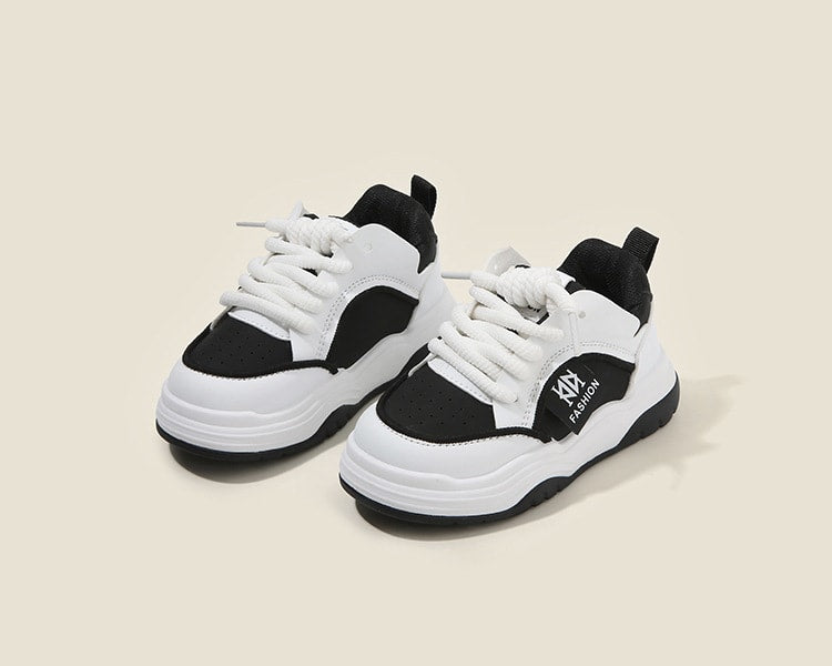 【7日内出荷】きれいめ 運動靴 白 黒 子ども 歩きやすい 子供靴 キッズ スニーカー 幼児 シューズ スポーツシューズ 子供 キッズ シューズ 女の子 男の子 小学生 外出 滑り止め 屈曲性 柔らかい 疲れない アウトドア 滑りにくい 子供 スニーカー