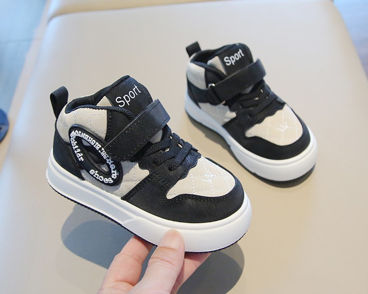 【7日内出荷】キッズ スニーカー 幼児 子供靴 ピンク ブラウン 黒 スポーツシューズ 子供 シューズ 子ども 秋 きれいめ 運動靴 歩きやすい キッズ シューズ 女の子 男の子 小学生 外出 滑り止め 屈曲性 柔らかい 疲れない アウトドア 滑りにくい 子供 スニーカー 14 15 16 17 18 19cm