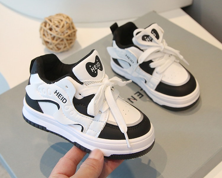 【7日内出荷】子供靴 キッズ スニーカー 幼児 シューズ 子ども 秋 きれいめ 運動靴 歩きやすい スポーツシューズ 子供 グレー カーキ 黒 キッズ シューズ 女の子 男の子 小学生 外出 滑り止め 屈曲性 柔らかい 疲れない アウトドア 滑りにくい 子供 スニーカー 14 15 16 17 18 19cm