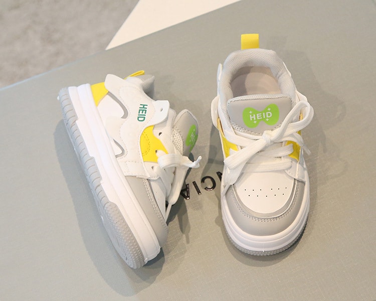 【7日内出荷】子供靴 キッズ スニーカー 幼児 シューズ 子ども 秋 きれいめ 運動靴 歩きやすい スポーツシューズ 子供 グレー カーキ 黒 キッズ シューズ 女の子 男の子 小学生 外出 滑り止め 屈曲性 柔らかい 疲れない アウトドア 滑りにくい 子供 スニーカー 14 15 16 17 18 19cm