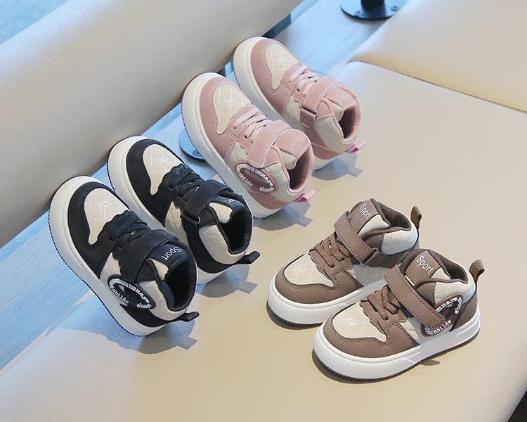 【7日内出荷】キッズ スニーカー 幼児 子供靴 ピンク ブラウン 黒 スポーツシューズ 子供 シューズ 子ども 秋 きれいめ 運動靴 歩きやすい キッズ シューズ 女の子 男の子 小学生 外出 滑り止め 屈曲性 柔らかい 疲れない アウトドア 滑りにくい 子供 スニーカー 14 15 16 17 18 19cm