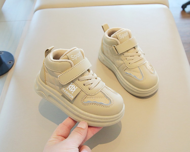 【7日内出荷】スポーツシューズ 子供 きれいめ 運動靴 カーキ 紺色 黒 子供靴 キッズ スニーカー 幼児 シューズ 子ども 歩きやすい キッズ シューズ 女の子 男の子 小学生 外出 滑り止め 屈曲性 柔らかい 疲れない アウトドア 滑りにくい 子供 スニーカー 14 15 16 17 18 19cm