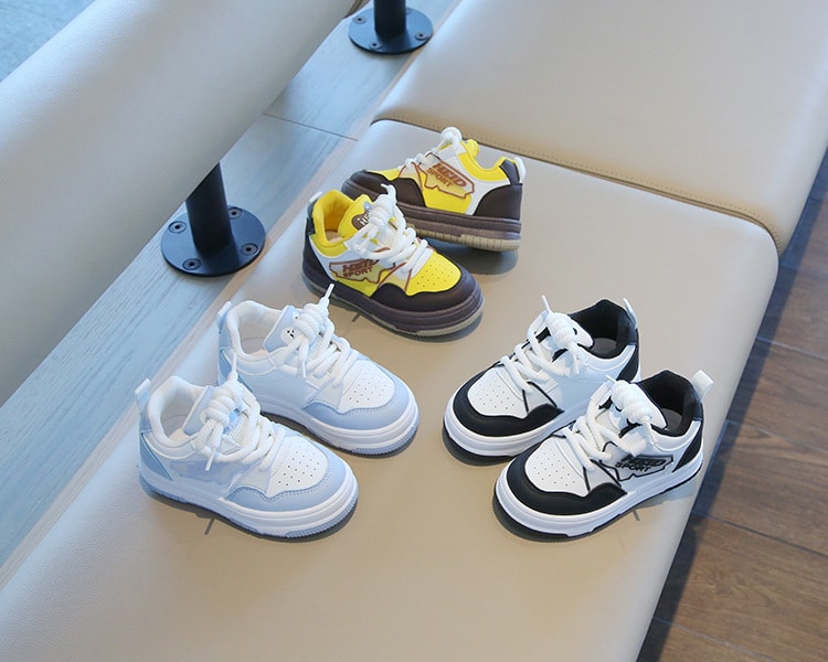 【7日内出荷】子供 スニーカー 14cm シューズ 子ども 秋 きれいめ 運動靴 歩きやすい 黄 青 黒 キッズ スニーカー 幼児 スポーツシューズ 子供 キッズ シューズ 女の子 男の子 小学生 外出 滑り止め 屈曲性 柔らかい 疲れない アウトドア 滑りにくい 子供靴 15 16 17 18 19cm