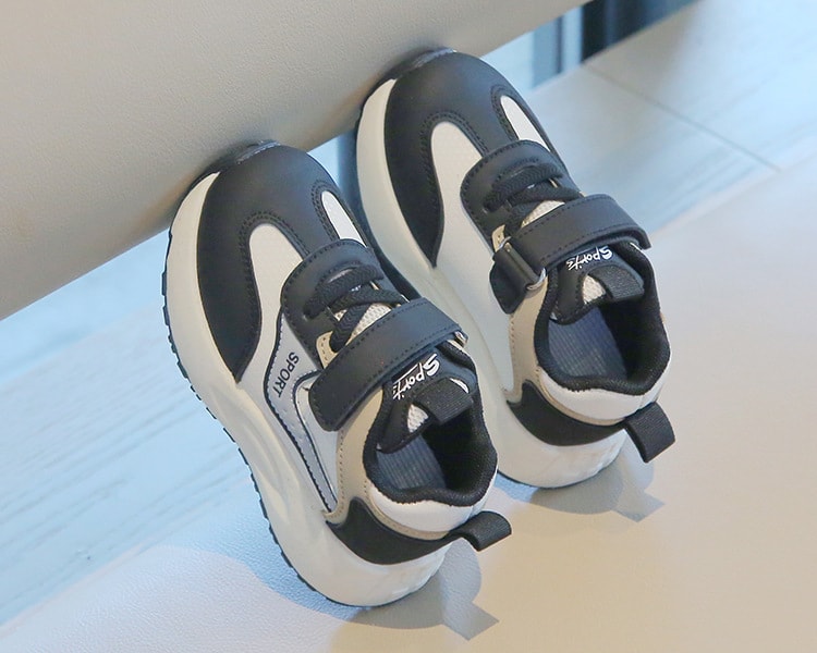 【7日内出荷】子ども 歩きやすい 子供靴 キッズ スニーカー 幼児 シューズ きれいめ 運動靴 グレー カーキ 黒 スポーツシューズ 子供 キッズ シューズ 女の子 男の子 小学生 外出 滑り止め 屈曲性 柔らかい 疲れない アウトドア 滑りにくい 子供 スニーカー 14 15 16 17 18 19cm