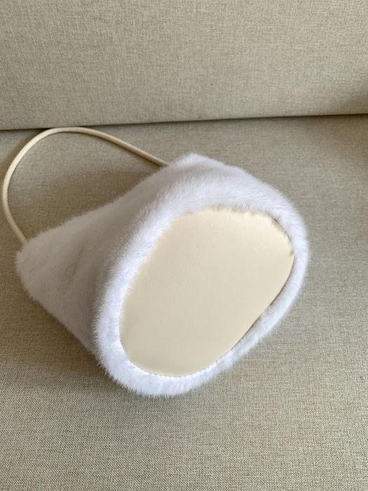 ファーバッグ トートバッグ もこもこ ふわふわ レディース バケツ型 秋冬 ミニトートバッグ 手提げ 肩掛け 通勤 お仕事バッグ 鞄 ハンドバッグ ママバッグ 柔らか 大人 高見え マグネット かわいい 母の日 チャーム付き 軽量 カジュアル