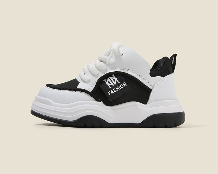 【7日内出荷】きれいめ 運動靴 白 黒 子ども 歩きやすい 子供靴 キッズ スニーカー 幼児 シューズ スポーツシューズ 子供 キッズ シューズ 女の子 男の子 小学生 外出 滑り止め 屈曲性 柔らかい 疲れない アウトドア 滑りにくい 子供 スニーカー