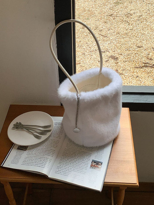 ファーバッグ トートバッグ もこもこ ふわふわ レディース バケツ型 秋冬 ミニトートバッグ 手提げ 肩掛け 通勤 お仕事バッグ 鞄 ハンドバッグ ママバッグ 柔らか 大人 高見え マグネット かわいい 母の日 チャーム付き 軽量 カジュアル