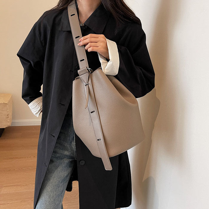 【7日内出荷】【2WAY】ショルダーバッグ レディース バケツ型  内袋 巾着インナーバッグ付き 大容量 斜めがけ 肩掛け 大きめ  PUレザー ママバッグ ワンショルダー 高見え お出かけ デート かわいい 通勤 通学 母の日 クリスマス プレゼント ギフト