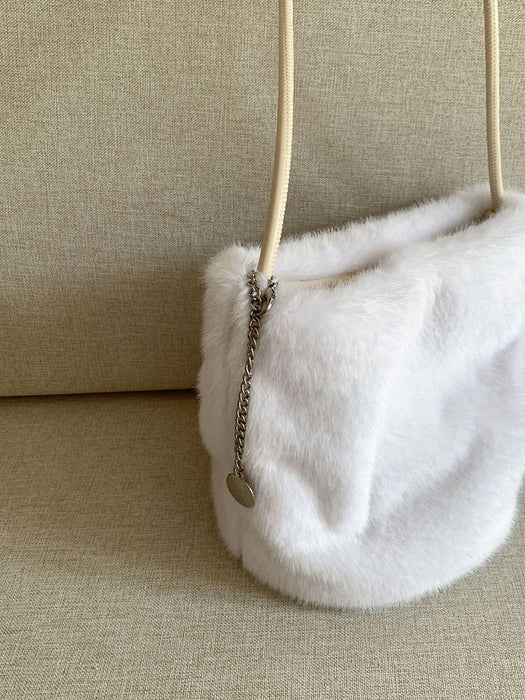 ファーバッグ トートバッグ もこもこ ふわふわ レディース バケツ型 秋冬 ミニトートバッグ 手提げ 肩掛け 通勤 お仕事バッグ 鞄 ハンドバッグ ママバッグ 柔らか 大人 高見え マグネット かわいい 母の日 チャーム付き 軽量 カジュアル