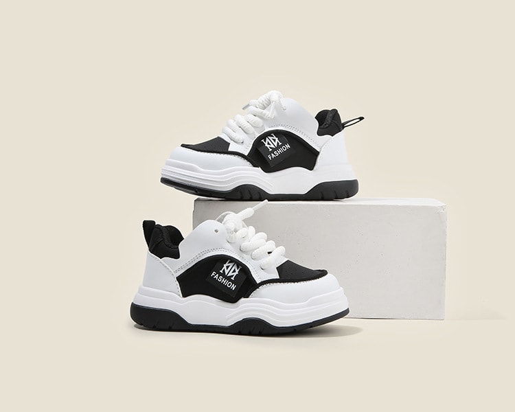 【7日内出荷】きれいめ 運動靴 白 黒 子ども 歩きやすい 子供靴 キッズ スニーカー 幼児 シューズ スポーツシューズ 子供 キッズ シューズ 女の子 男の子 小学生 外出 滑り止め 屈曲性 柔らかい 疲れない アウトドア 滑りにくい 子供 スニーカー