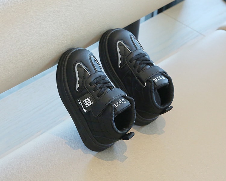 【7日内出荷】スポーツシューズ 子供 きれいめ 運動靴 カーキ 紺色 黒 子供靴 キッズ スニーカー 幼児 シューズ 子ども 歩きやすい キッズ シューズ 女の子 男の子 小学生 外出 滑り止め 屈曲性 柔らかい 疲れない アウトドア 滑りにくい 子供 スニーカー 14 15 16 17 18 19cm