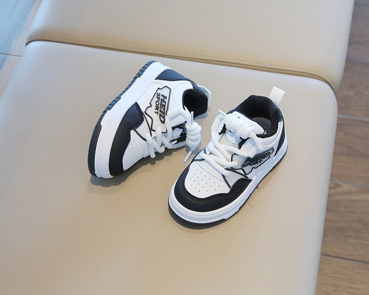 【7日内出荷】子供 スニーカー 14cm シューズ 子ども 秋 きれいめ 運動靴 歩きやすい 黄 青 黒 キッズ スニーカー 幼児 スポーツシューズ 子供 キッズ シューズ 女の子 男の子 小学生 外出 滑り止め 屈曲性 柔らかい 疲れない アウトドア 滑りにくい 子供靴 15 16 17 18 19cm