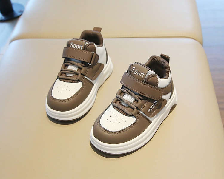 【7日内出荷】子供靴 キッズ スニーカー 幼児 シューズ キッズ シューズ 女の子 男の子 スポーツシューズ 子供 白 黒 赤 ブラウン きれいめ 運動靴 子ども 歩きやすい 小学生 外出 滑り止め 屈曲性 柔らかい 疲れない アウトドア 滑りにくい 14-19.5cm