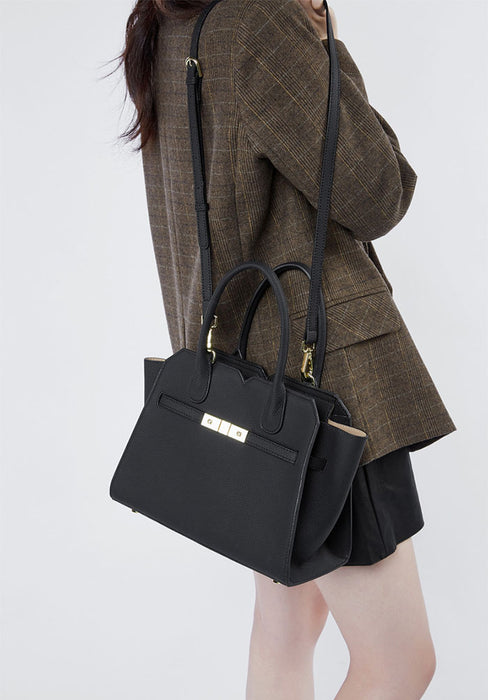 【7日内出荷】【2WAY】本革バッグ トートバッグ ショルダーバッグ レディース 大容量 肩掛け 斜め掛け 手提げ レザー 大きめ 通勤 仕事バッグ 鞄 牛革 柔らか 大人 ビジネス オフィス 上品  鋲付き 高見え 高級感 お出かけ デート かわいい 母の日 プレゼント