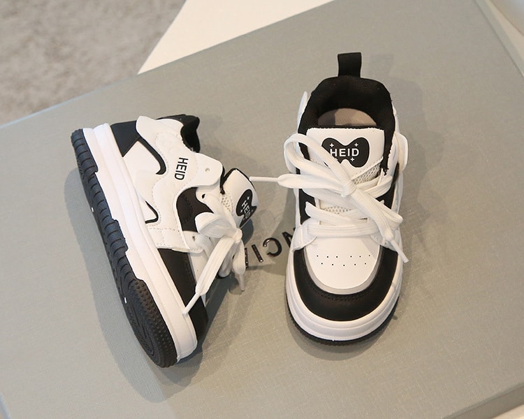 【7日内出荷】子供靴 キッズ スニーカー 幼児 シューズ 子ども 秋 きれいめ 運動靴 歩きやすい スポーツシューズ 子供 グレー カーキ 黒 キッズ シューズ 女の子 男の子 小学生 外出 滑り止め 屈曲性 柔らかい 疲れない アウトドア 滑りにくい 子供 スニーカー 14 15 16 17 18 19cm