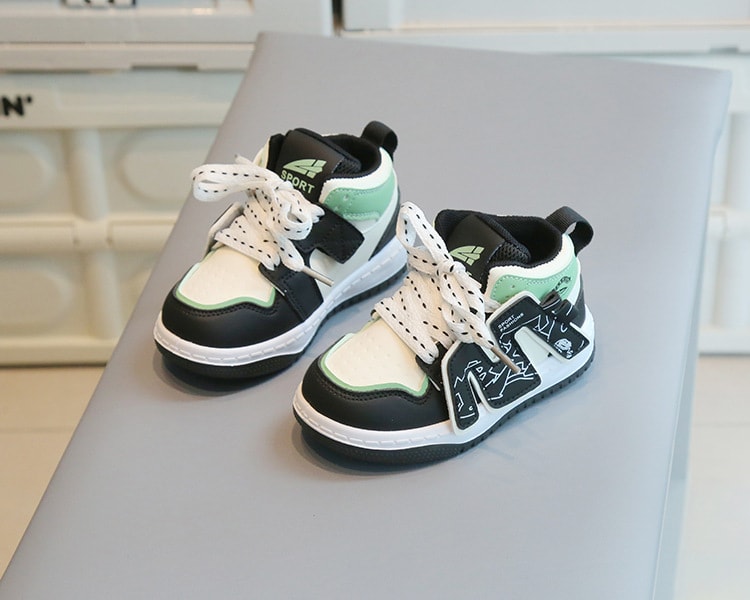 【7日内出荷】子ども 歩きやすい 子供靴 キッズ スニーカー 幼児 シューズ スポーツシューズ 子供 黒 ブラウン ピンク きれいめ 運動靴 キッズ シューズ 女の子 男の子 小学生 外出 滑り止め 屈曲性 柔らかい 疲れない アウトドア 滑りにくい 14-19.5cm