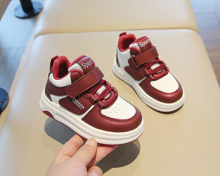 【7日内出荷】子供靴 キッズ スニーカー 幼児 シューズ キッズ シューズ 女の子 男の子 スポーツシューズ 子供 白 黒 赤 ブラウン きれいめ 運動靴 子ども 歩きやすい 小学生 外出 滑り止め 屈曲性 柔らかい 疲れない アウトドア 滑りにくい 14-19.5cm