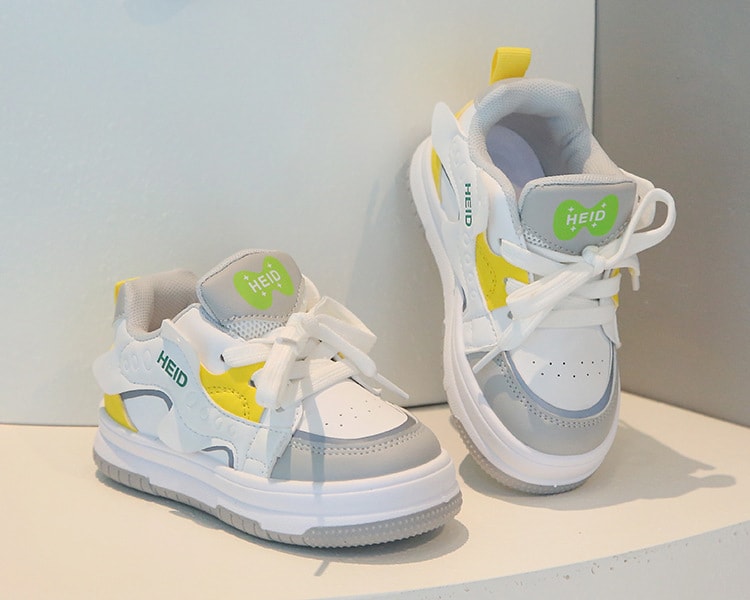 【7日内出荷】子供靴 キッズ スニーカー 幼児 シューズ 子ども 秋 きれいめ 運動靴 歩きやすい スポーツシューズ 子供 グレー カーキ 黒 キッズ シューズ 女の子 男の子 小学生 外出 滑り止め 屈曲性 柔らかい 疲れない アウトドア 滑りにくい 子供 スニーカー 14 15 16 17 18 19cm