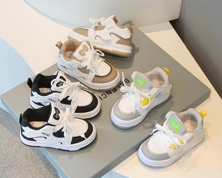 【7日内出荷】子供靴 キッズ スニーカー 幼児 シューズ 子ども 秋 きれいめ 運動靴 歩きやすい スポーツシューズ 子供 グレー カーキ 黒 キッズ シューズ 女の子 男の子 小学生 外出 滑り止め 屈曲性 柔らかい 疲れない アウトドア 滑りにくい 子供 スニーカー 14 15 16 17 18 19cm