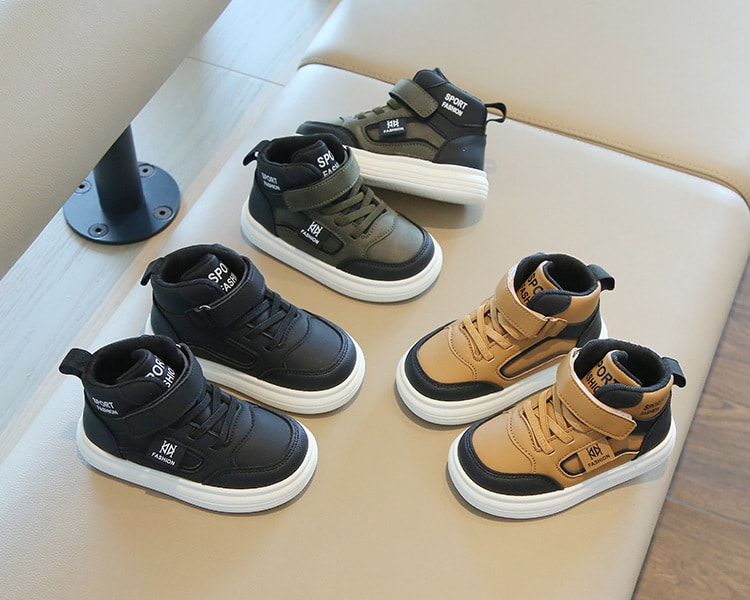 【7日内出荷】キッズ スニーカー シューズ 幼児 小学生 スポーツシューズ 子供 黒 ブラウン カーキグリーン きれいめ 運動靴 マジックテープ キッズ シューズ 女の子 男の子 外出 子ども 歩きやすい 子供靴 滑り止め 屈曲性 柔らかい 疲れない アウトドア 滑りにくい 14-19.5cm