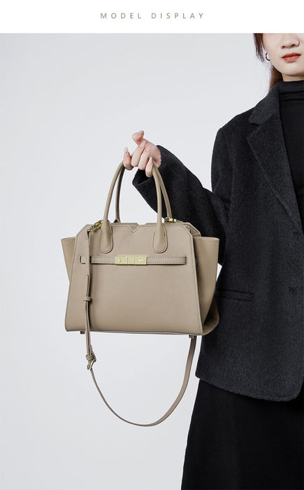 【7日内出荷】【2WAY】本革バッグ トートバッグ ショルダーバッグ レディース 大容量 肩掛け 斜め掛け 手提げ レザー 大きめ 通勤 仕事バッグ 鞄 牛革 柔らか 大人 ビジネス オフィス 上品  鋲付き 高見え 高級感 お出かけ デート かわいい 母の日 プレゼント