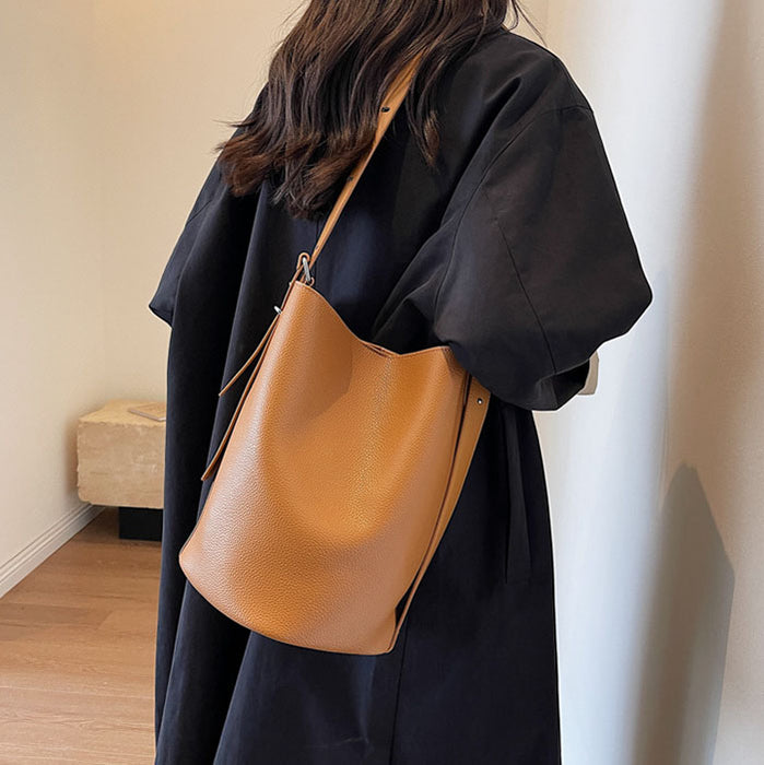 【7日内出荷】【2WAY】ショルダーバッグ レディース バケツ型  内袋 巾着インナーバッグ付き 大容量 斜めがけ 肩掛け 大きめ  PUレザー ママバッグ ワンショルダー 高見え お出かけ デート かわいい 通勤 通学 母の日 クリスマス プレゼント ギフト